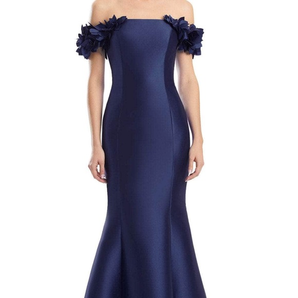 Elegant Navy Strapless Gown with Floral Detail - Picture 5 of 6